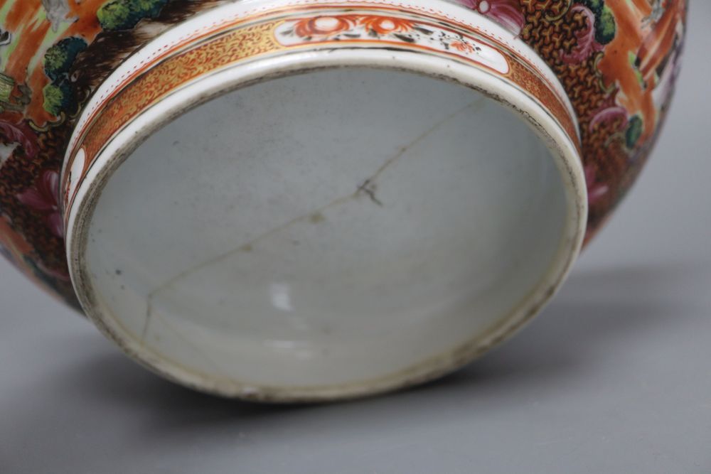 An early 19th century Chinese export bowl, diameter 29cm (a.f.)